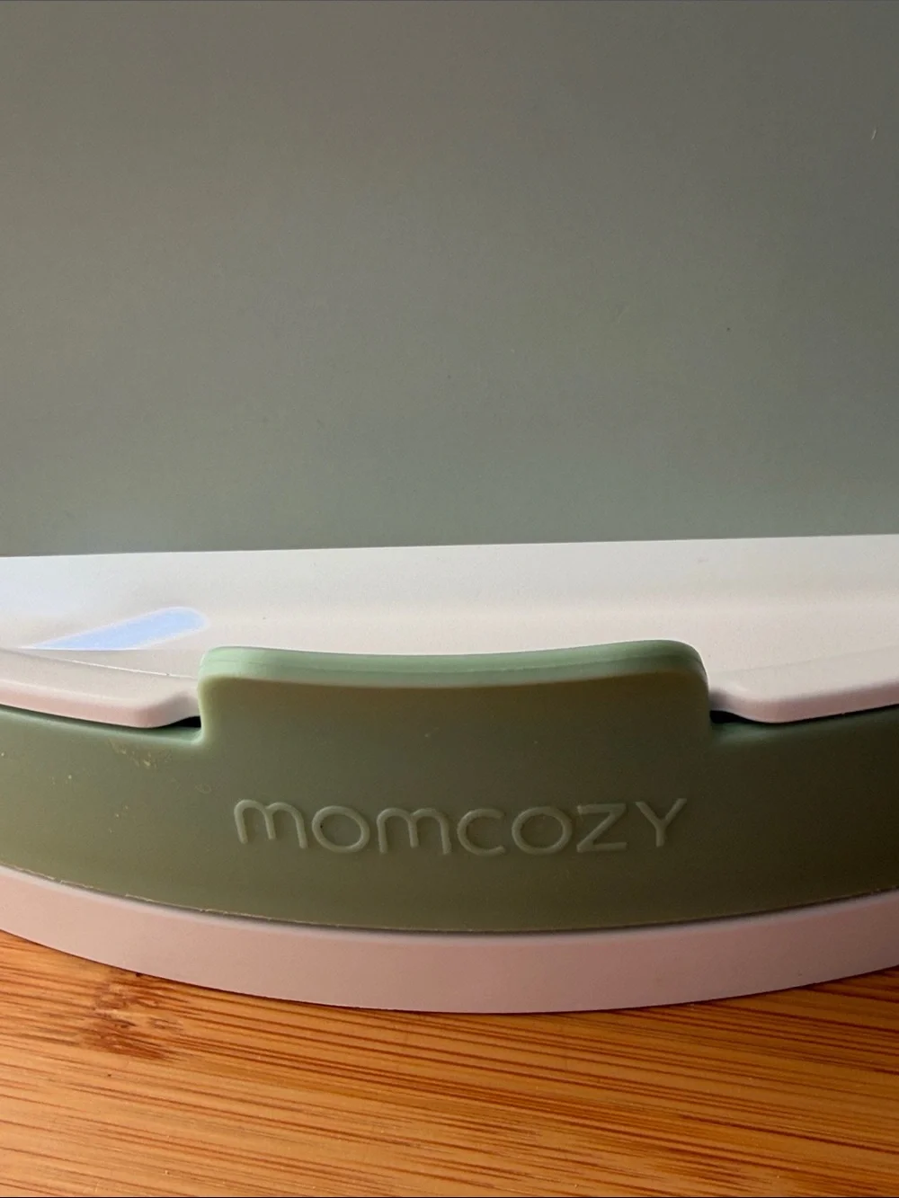 Momcozy holds up